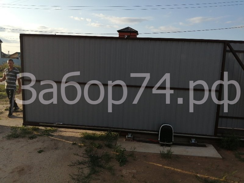 Красивый забор в Лазурном