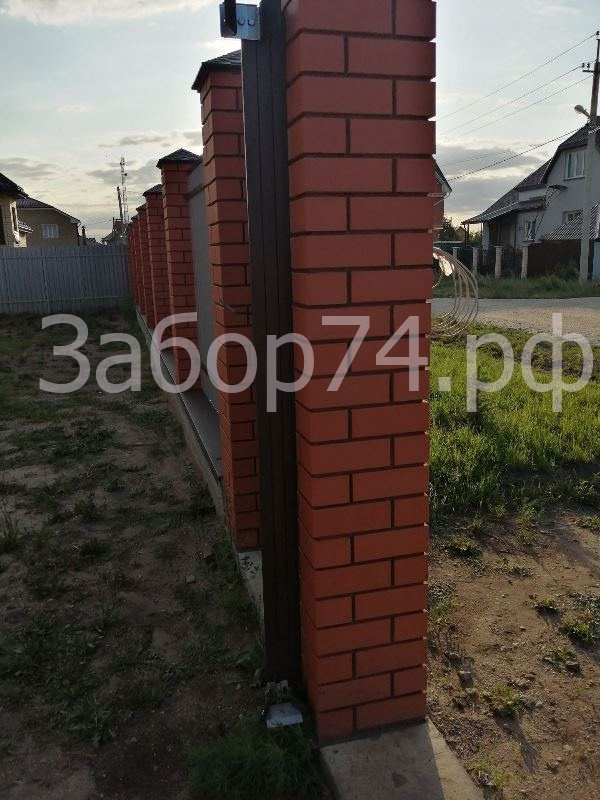 Красивый забор в Лазурном