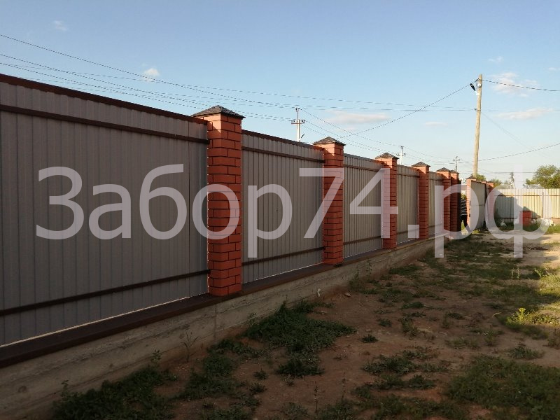 Красивый забор в Лазурном